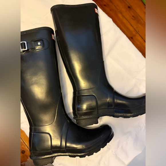 Hunter Classic Black Gloss Waterproof Rain Boots - Picture 5 of 9